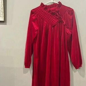 [L/XL]Vintage Fair Set Ladies Red  Velvet Sleep/ Bath Robe- EUC